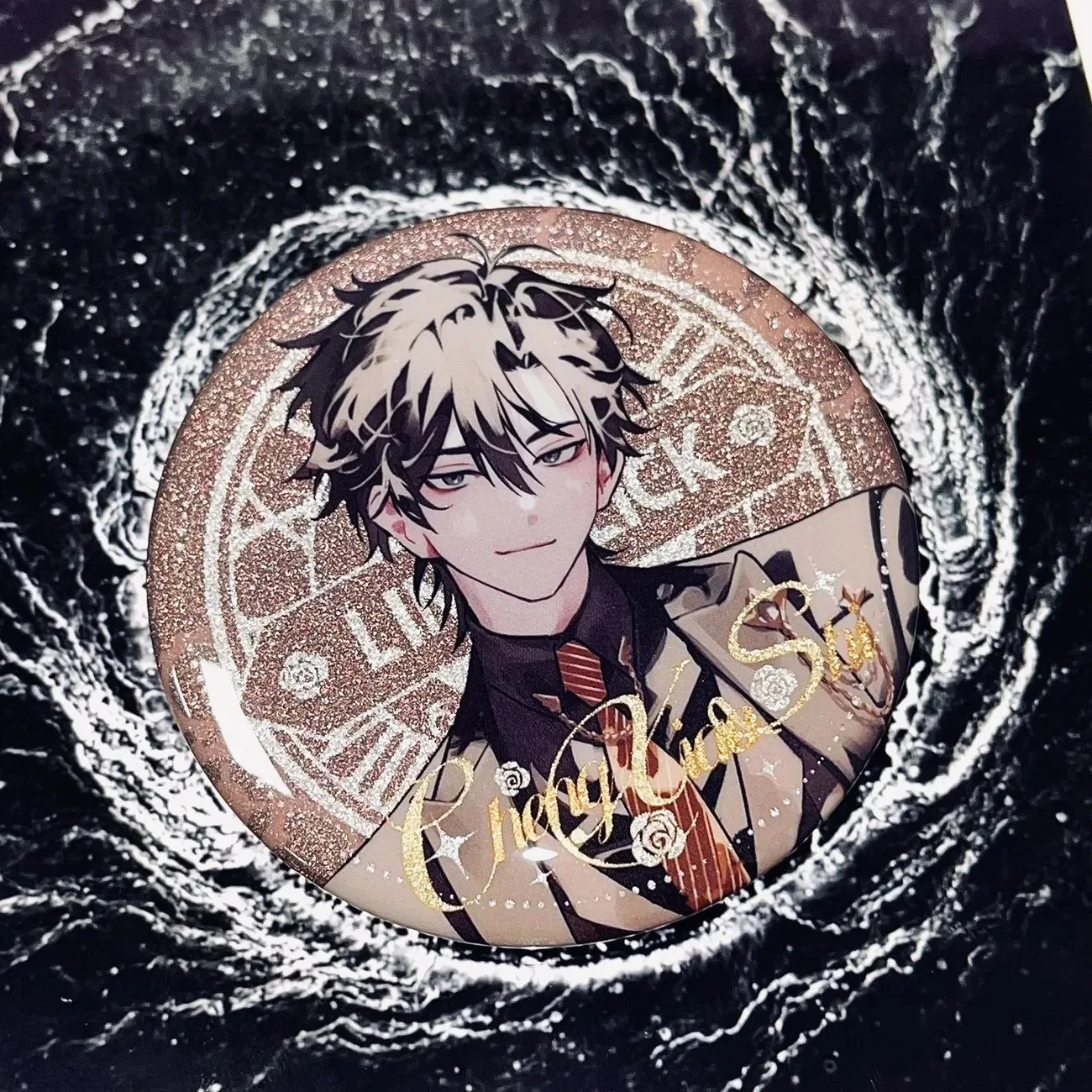 タイムエージェント コスプレ タイムカクテルシリーズ ファンバレーダブルフラッシュバッジ 姚霊露 光路時計ブリキバー