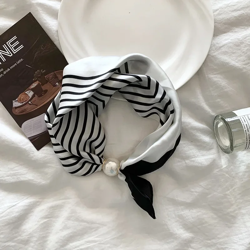 Pañuelo Fino de Seda con Perlas para Primavera/Verano, con Hebilla Magnética, Pañuelo Elegante y Dulce para Mujer/Niña, Cadena para el Cuello con Colgante