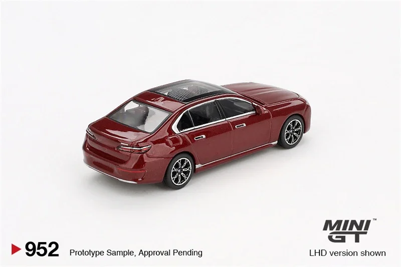 سيارة موديل MINI GT 952 1:64 i7 xDrive60 باللون الأحمر