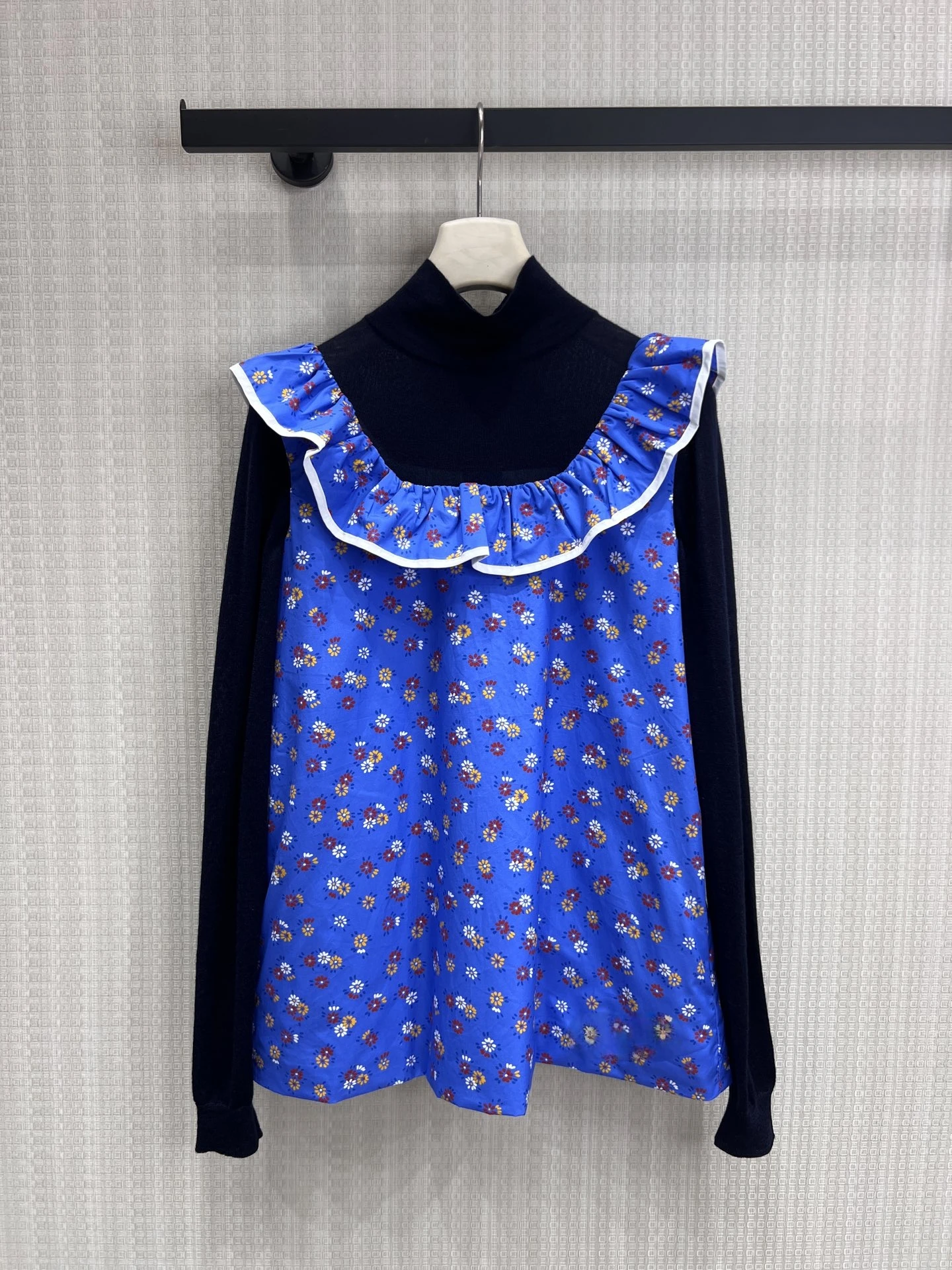 

Klein Blue Floral Print Ruffle Hem Top Women's Vintage Preppy Sweet Girl Style Fake Two-Piece Cotton Long Sleeve Short Length