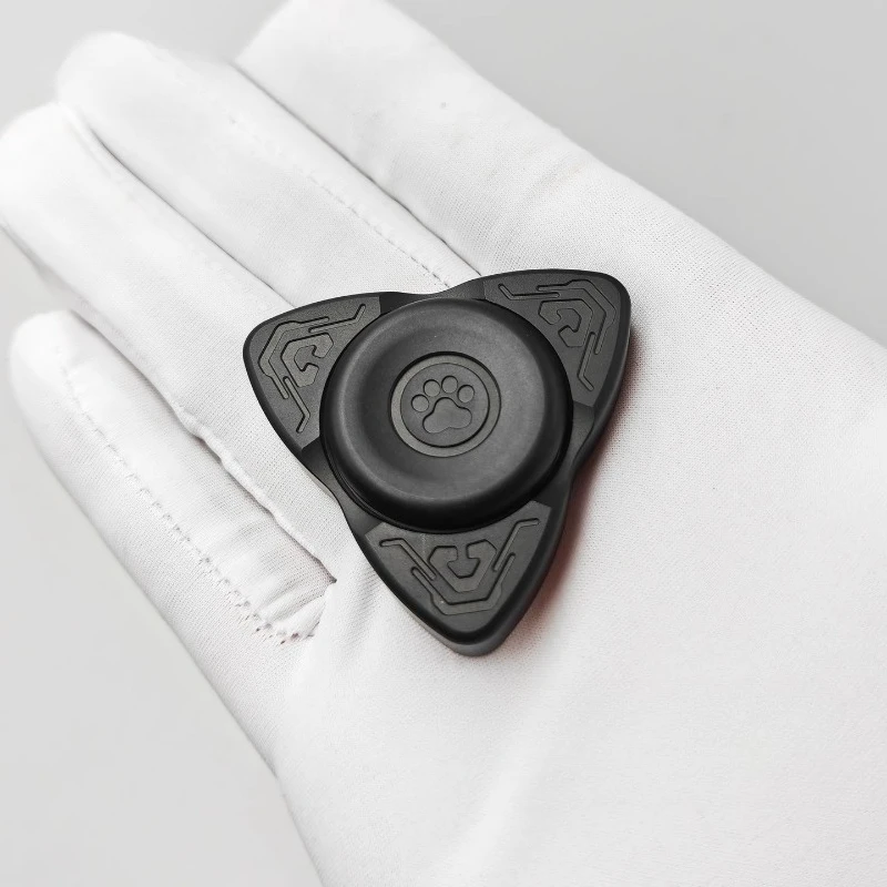 

Резной кошачий коготь EDC с черным покрытием, механическая металлическая атака, трехсторонний гироскоп на кончиках пальцев, декомпрессионная игрушка