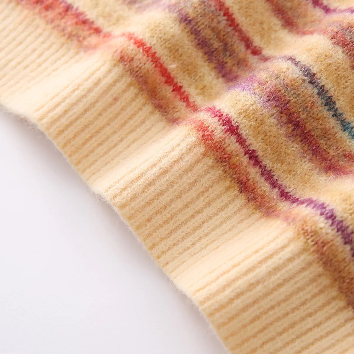 เสื้อสเวตเตอร์ผสมผ้าฝ้ายสำหรับฤดูหนาวปี 2025 ใหม่ ลายทางสีรุ้ง คอทรงโอ สำหรับผู้หญิง สไตล์โมริเกิร์ล ลายแฟร์ไอส์ล ทรงหลวม รุ่น T5N527CC