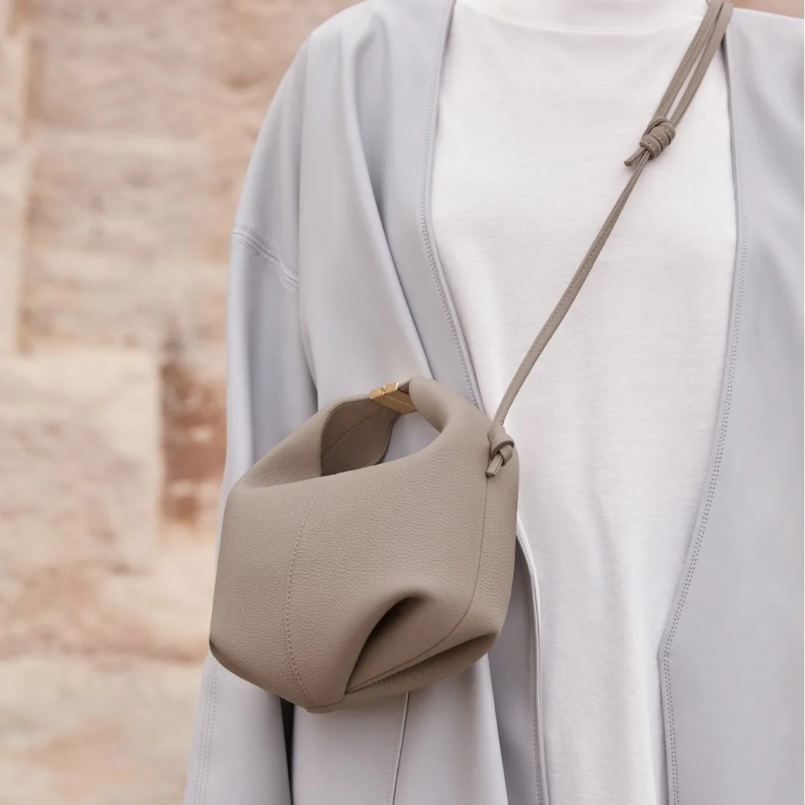 

2025 Autumn New Bento Bag Beri Leather Women's Bag Shoulder Portable Messenger High Sense