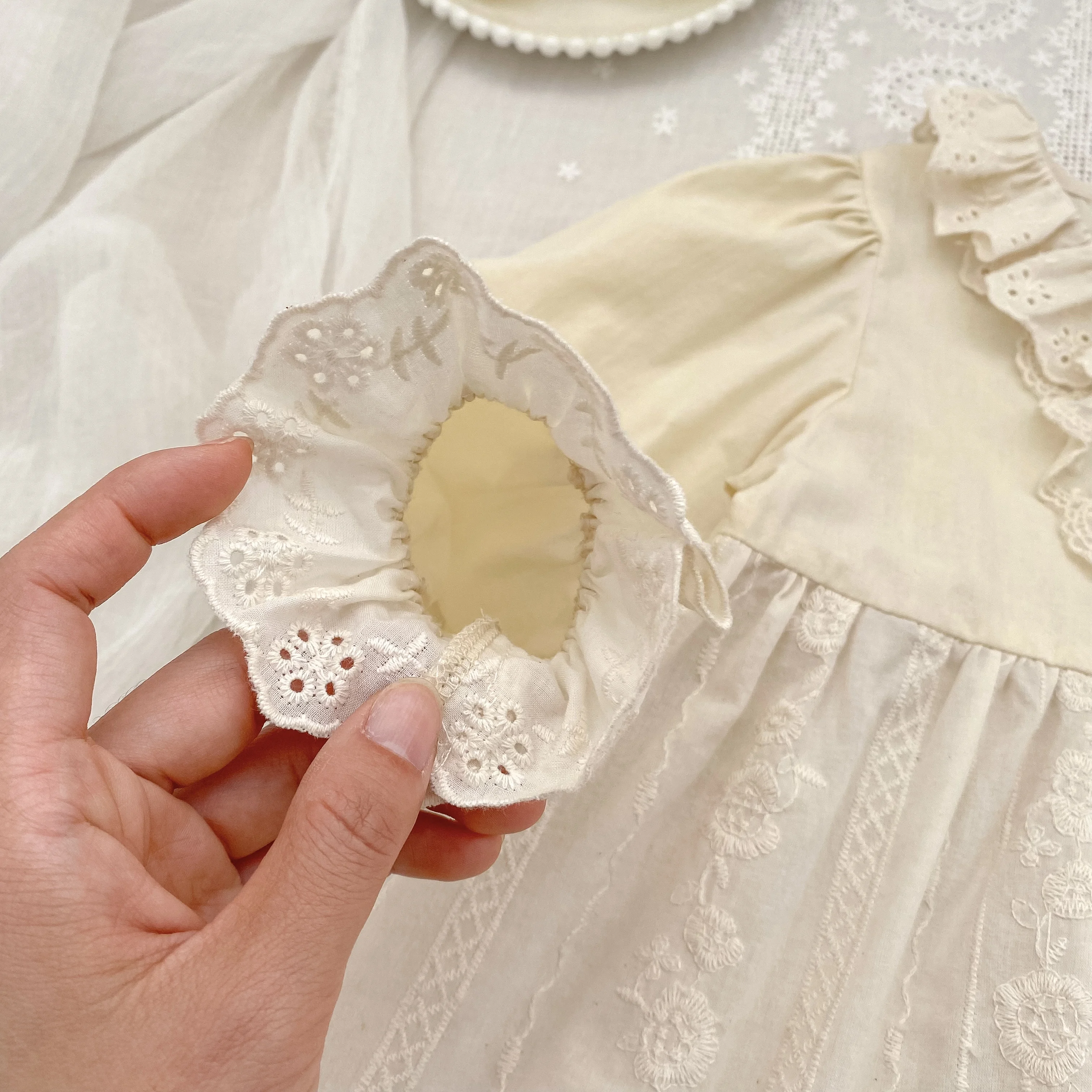2026 Mädchen Langarmkleid mit Rüschen-Spitzenkragen, besticktes Baumwoll-Prinzessinnenkleid für Frühling und Herbst, Kindergeburtstagsparty Vestido – Detail 12