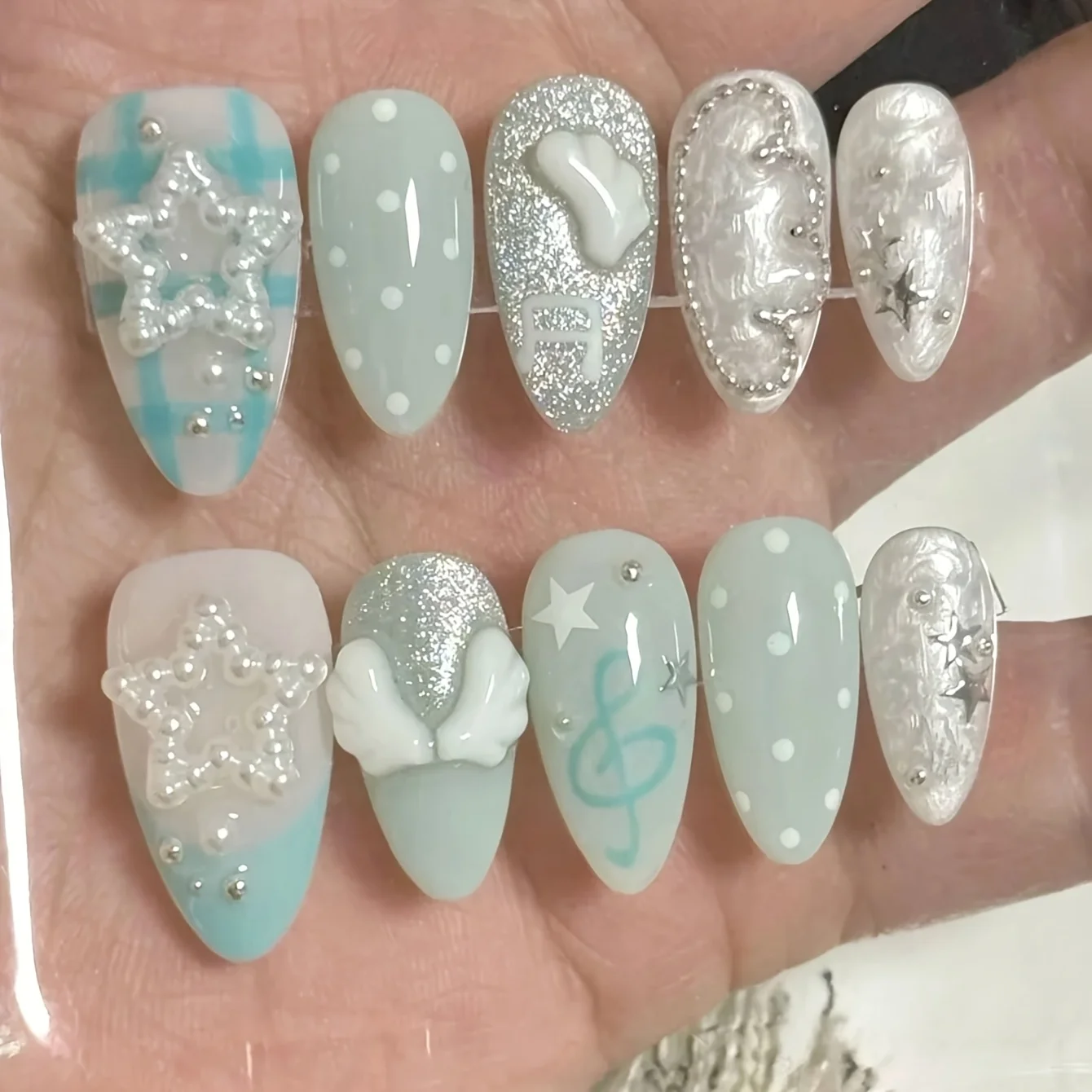 10 Hand Pressed Almond Shaped Nails, Beautiful Fake Nails, Blue and White Gradient Wing Notes, Suitable for Women to Use