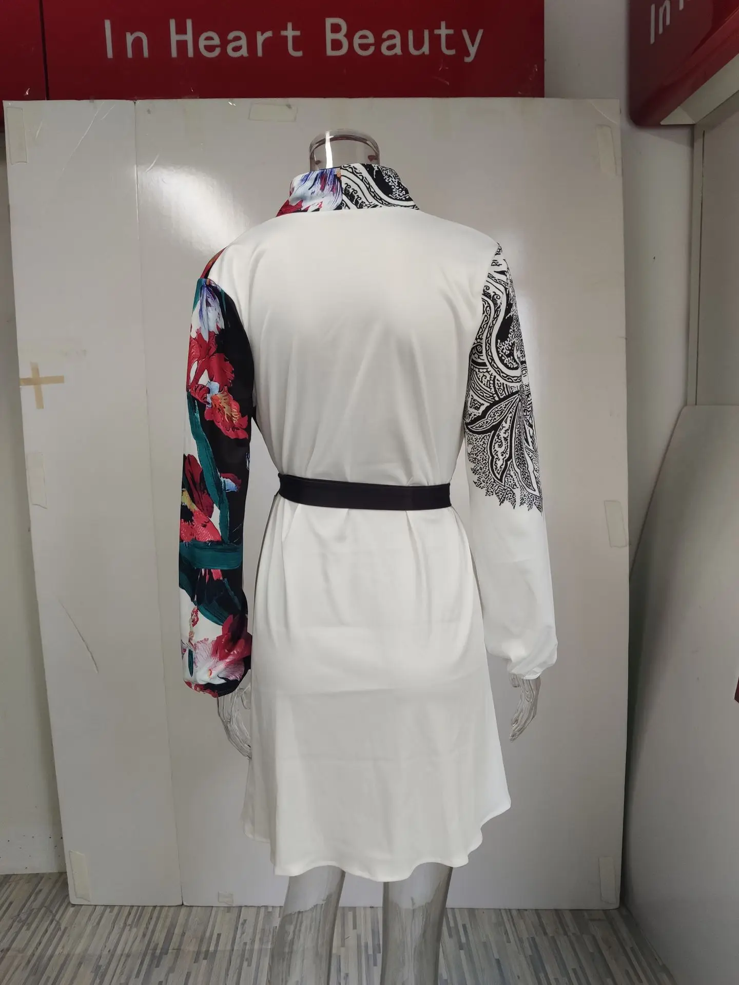 2026 Herbst Winter Mode Damen Elegantes Farbblock-Einteiler-Kleid mit Gürtel – Detail 18