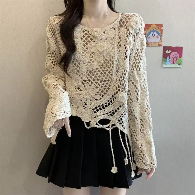 

2025 New Large Size Loose Sunscreen Design Hollow Crochet Hollow Long Sleeve Needle Bohemian Top for Autumn and Winter