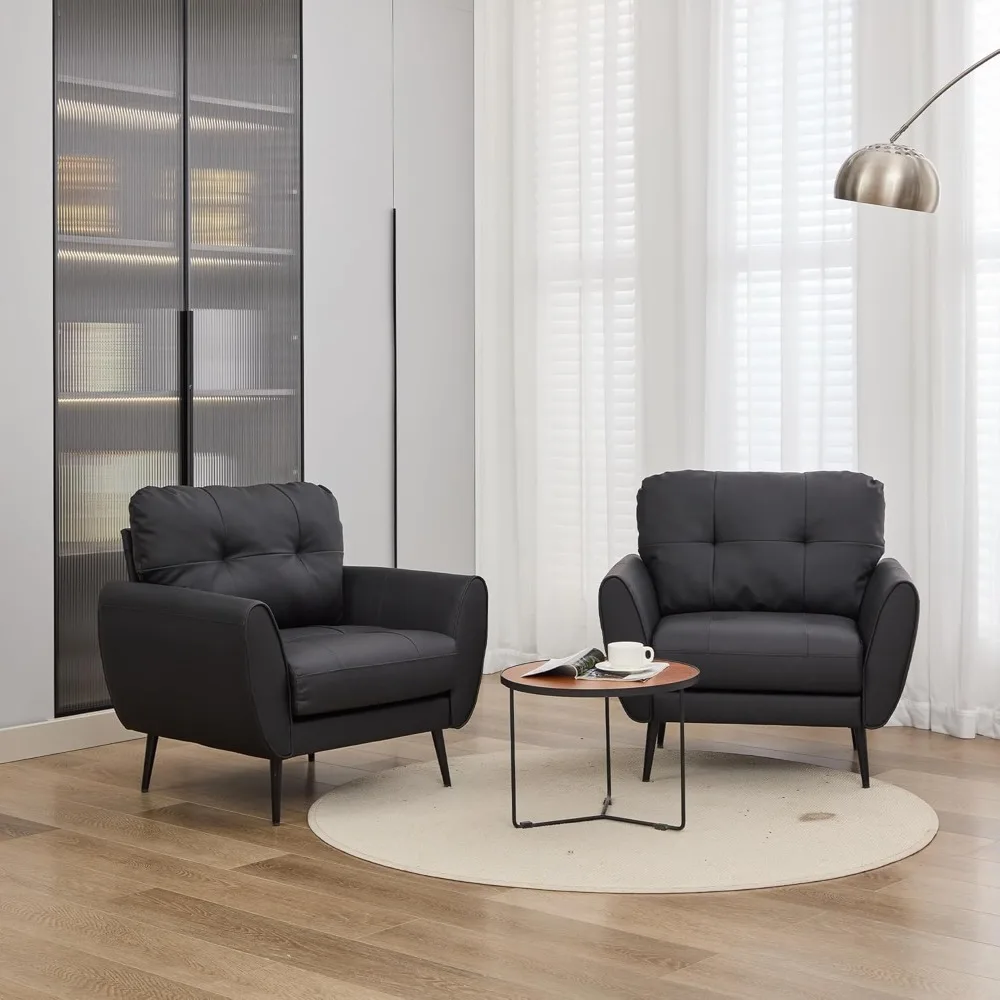 Par de cadeiras modernas e confortáveis de couro, pretas para sala de estar, estilo meados do século com encosto capitoné