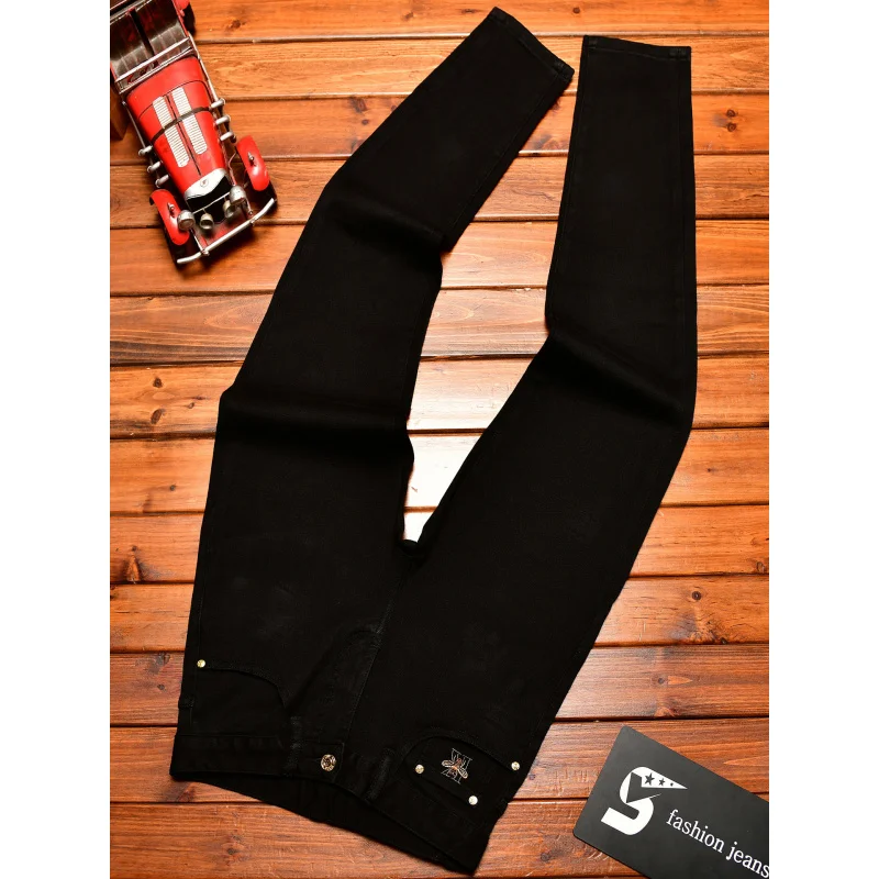 高級黒ジーンズ メンズ 秋 ライトラグジュアリー トレンド メンズ服 細身 刺繍プリント カジュアルパンツ