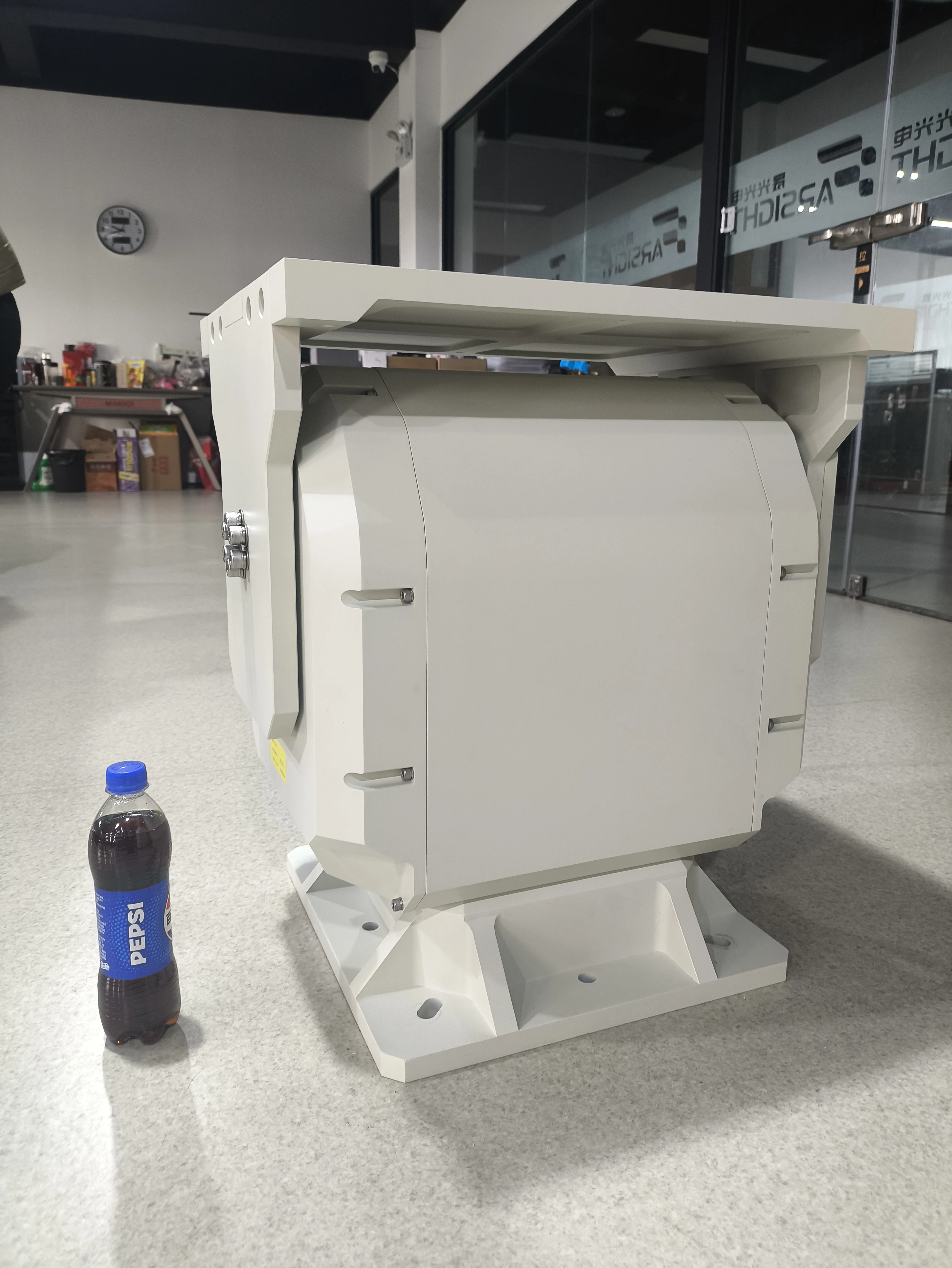 High-performance PTZ PanTilt Head for Automated Tracking Smooth Tilt Rotation 120kg Load Capacity IP66 Waterproof for Large