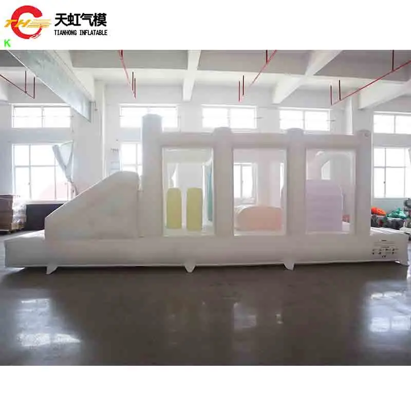 Escorregador Inflável Branco de 23 pés com Obstáculos para Aluguel em Casamentos e Festas de Carnaval