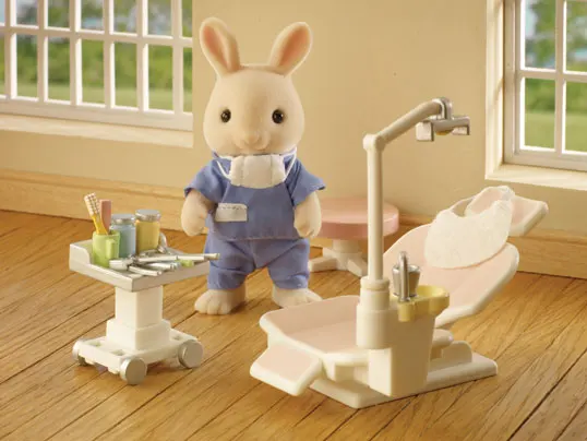 ชุดของเล่นบ้านตุ๊กตาของ Sylvanian families ชุดเฟอร์นิเจอร์ชุดทันตแพทย์ของใหม่ในกล่อง5095