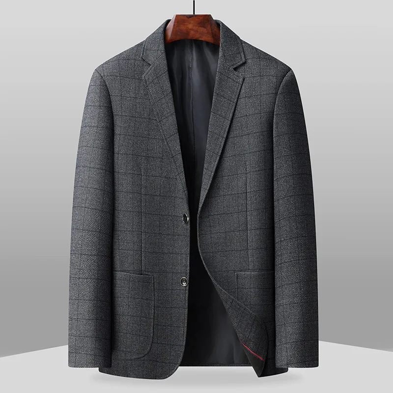 The new striped business casual fashion classic blazer with pockets is suitable for daily wear for men.
