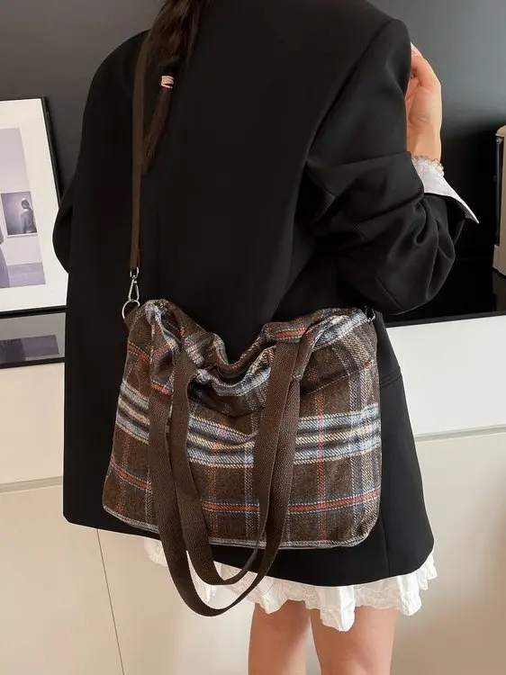 

Autumn Winter Plaid Woolen Vest Bag Large Capaci Crossbody Bag College Sle Trendy Retro Women's Handbag Commute Bag