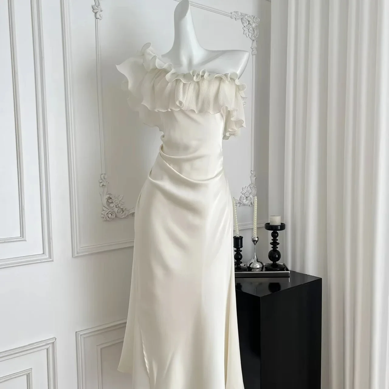 فستان حورية البحر من الساتان ذو الرغبة النقية فستان حورية البحر متقدم بخصر نحيف وياقة منحرفة رداء مكشكش مثير احتفالي مودا فيستدوس