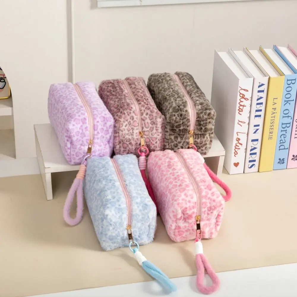 Casual Plush Cosmetic Bag Large Capacity Leopard Print Pattern Fluffy Makeup Bag Zipper Lightweight Make Up Organizer
