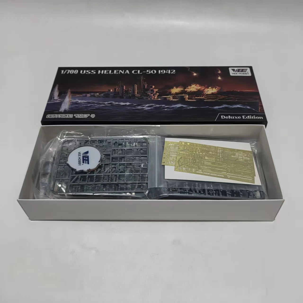 e57019-vee-hobby-1-700-cl-50-helena-cruiser-modele-de-navire-assemble-edition-de-luxe