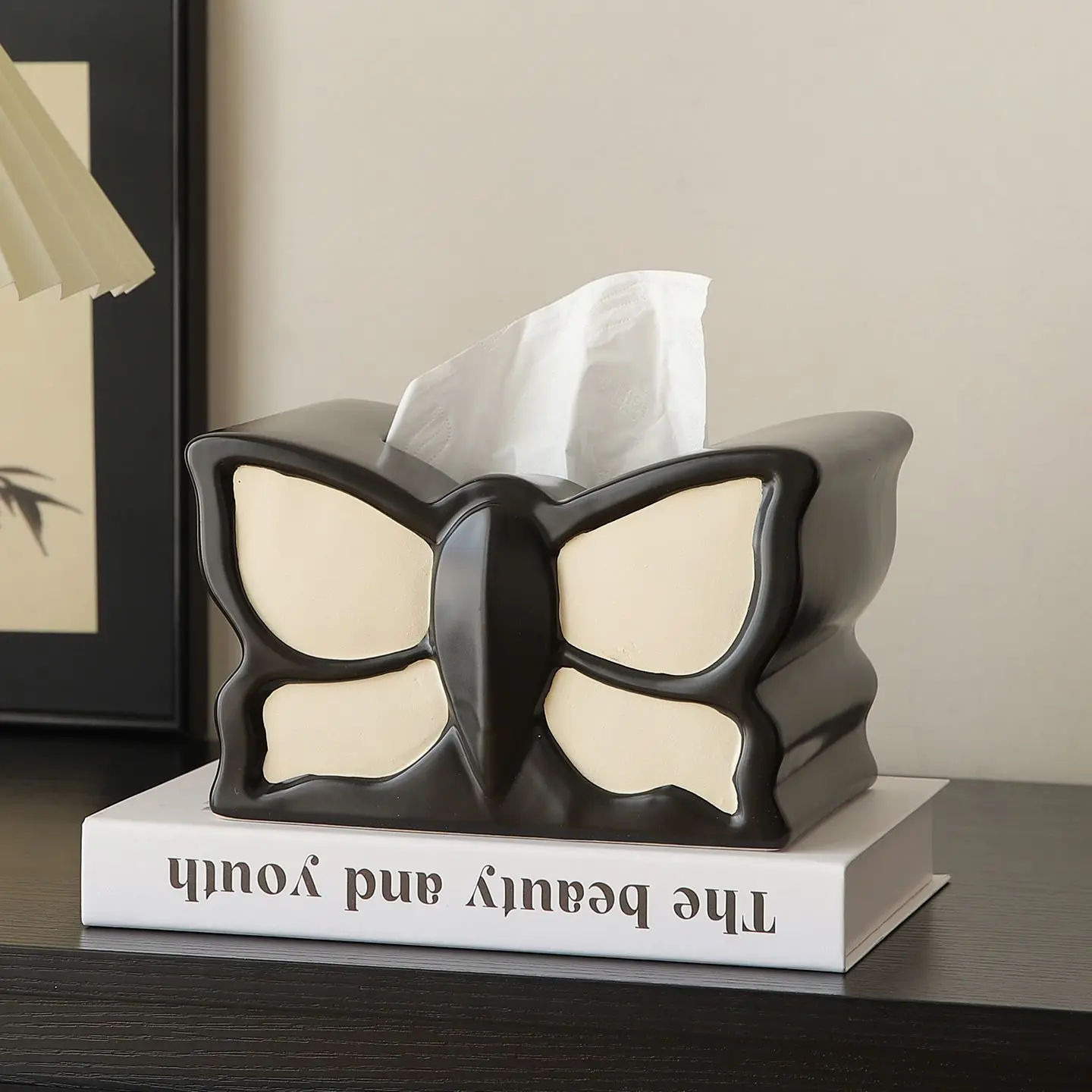 

Creative Butterfly Ceramic Tissue Box - Minimalist TV Console Tea Table Decor, Luxury Mid-Century Vase Style