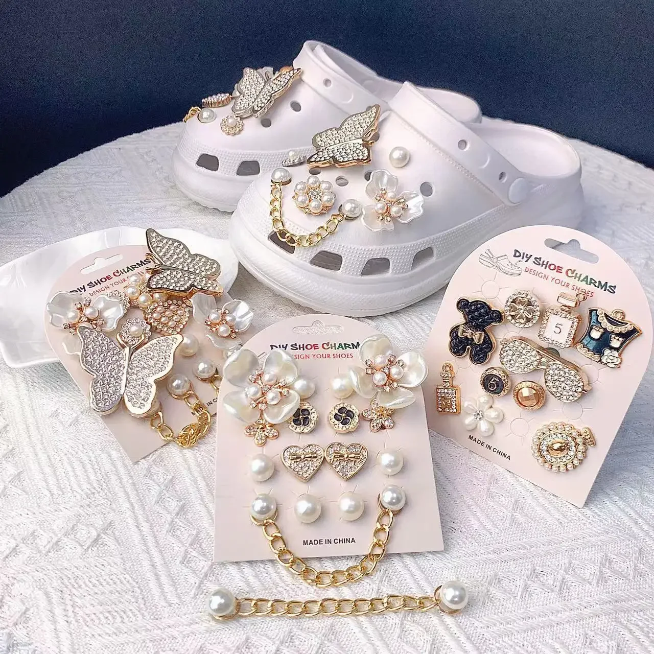 

Bling Shoe Charms Decorations Set for Crocs Women Sandals Decor Rhinestone Pearl Butterfly Flower Clogs Pins Slipper Accessories