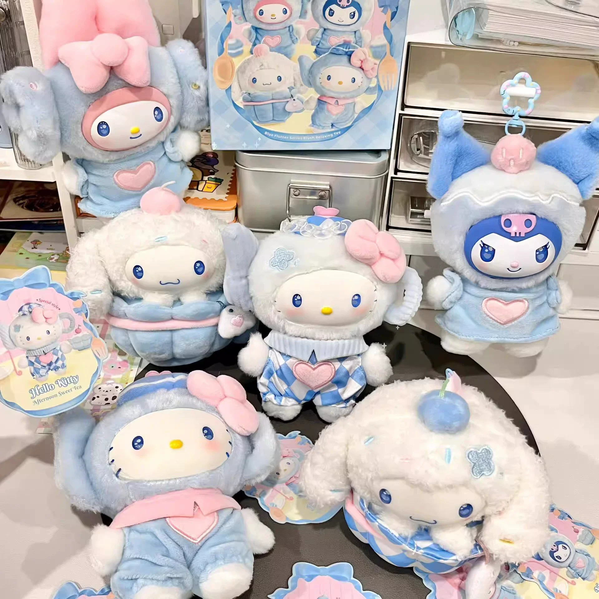 

Серия Sanrio Characters Blue Flutter: Слепая коробка с плюшевыми игрушками-подвесками My Melody, Kuromi, Cinnamoroll, Hello Kitty. Подарки для девочек.
