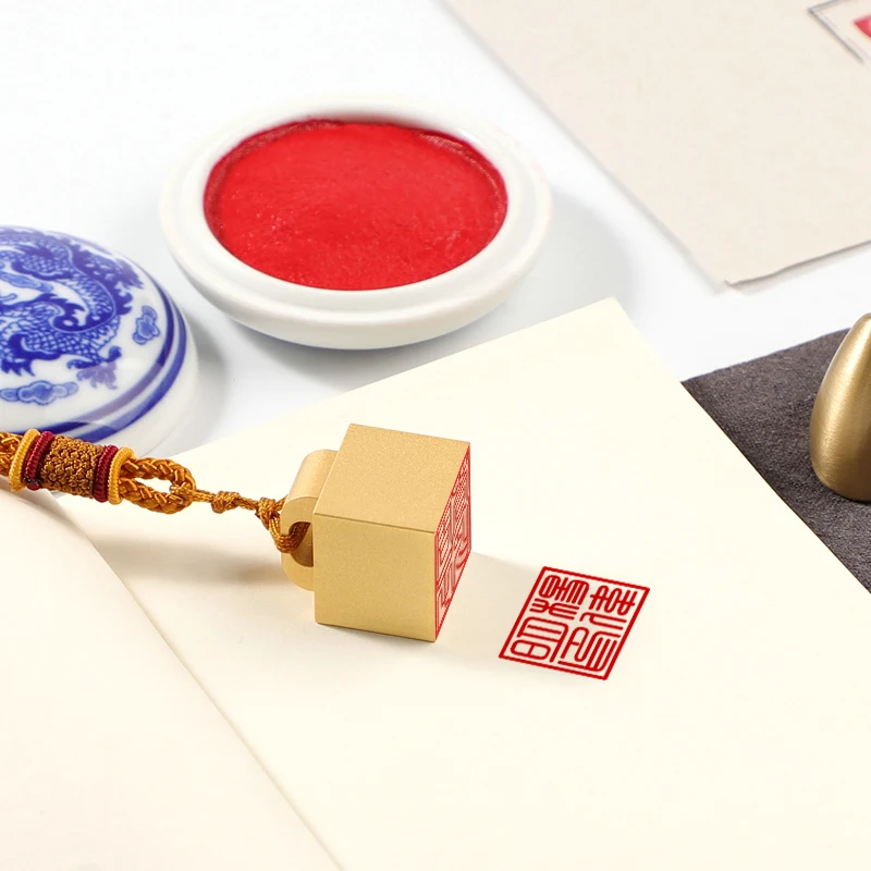 

Chinese Style Name Stamps Solid Brass 2cm Square Metal Seals with Tassel Gift Box Custom Red Inkpad Calligraphy Signature Gifts