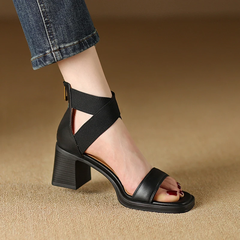 صنادل مرنة بسيطة: مصنوعة يدويًا من الجلد الطبيعي لراحة طوال اليوم