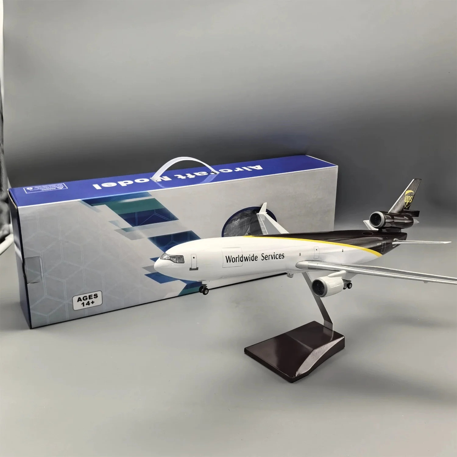 47cm-echelle-1-130-air-ups-airlines-md-11-resine-moule-sous-pression-modele-d'avion-avec-roues-trains-d'atterrissage-rassembles-cadeau-par-aviati