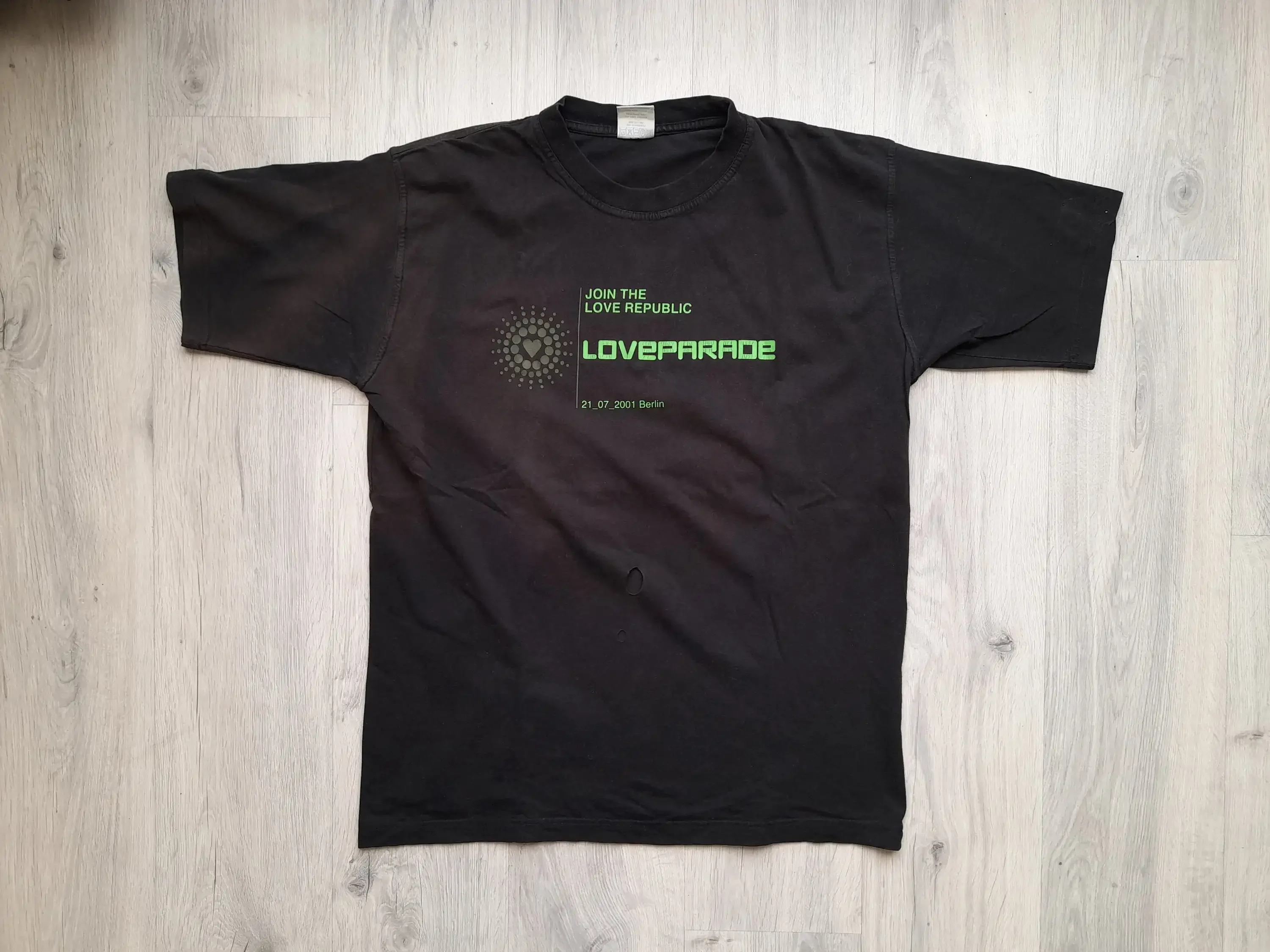 Футболка с надписью «The loveпарад Берлина»