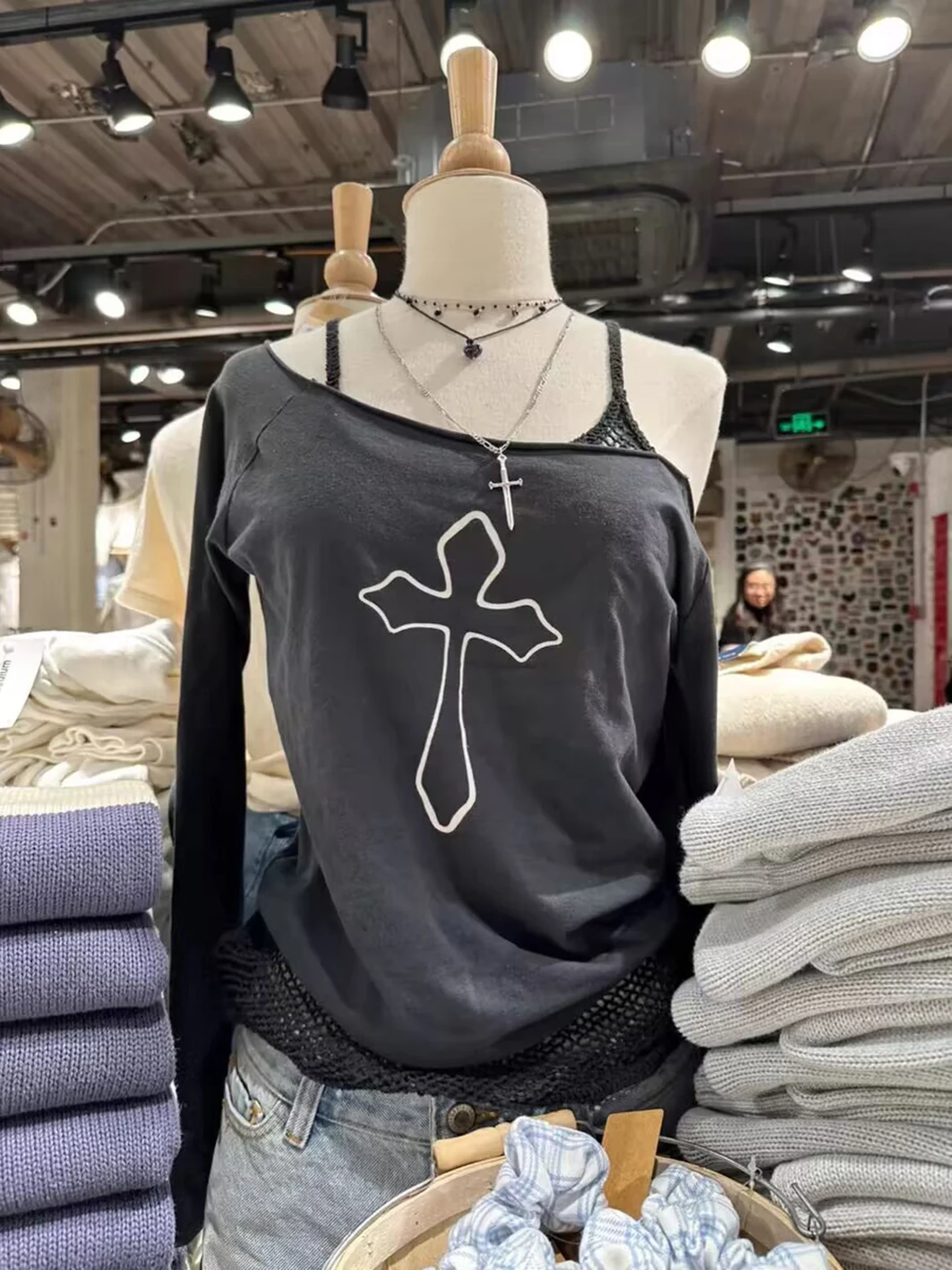 

Black Cross Print Raw Trim T Shirt Women Summer Sexy Slash Neck Cotton Long Sleeve Tees Streetwear Vintage Casual T-shirts Y2k