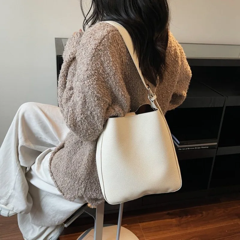 Unique Classic Diaper Bag Luxury Trendy Minimalist High End Vintage Leather Solid Color Commuter Tote Handbag