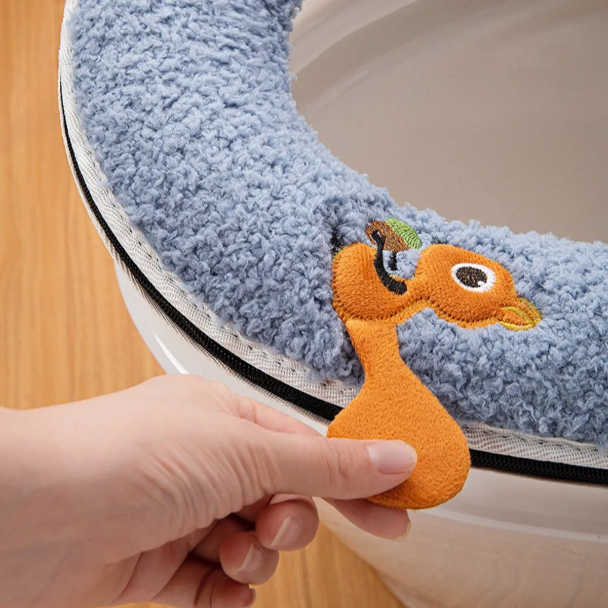 2PCS Toilet Seat Cushion Set Winter Warm Waterproof Soft Toilet Cover with Zipper and Handle Easy To Use Bathroom Accessories