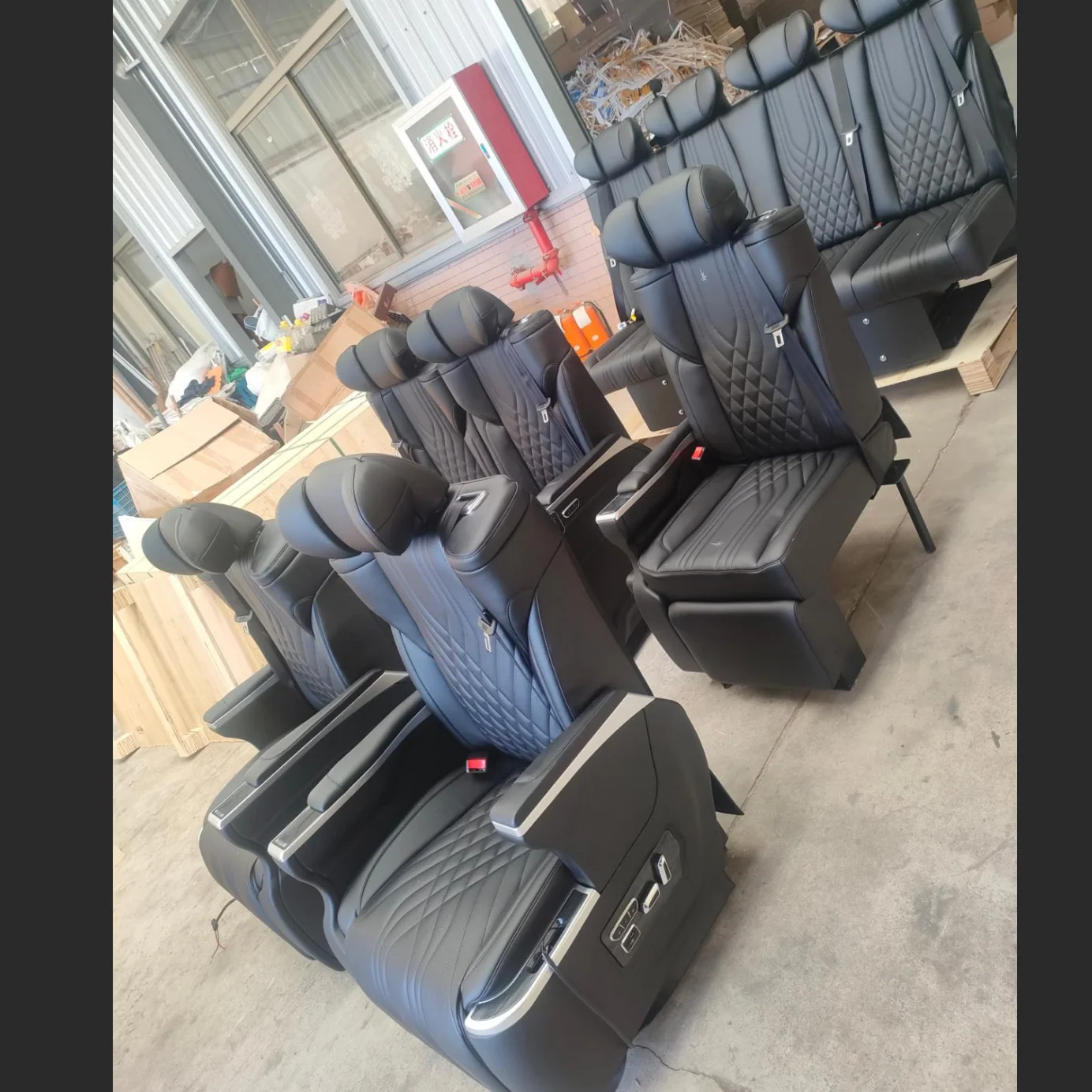China Factory Customized Luxury Car Seat Kits for  Hiace VIP Seating