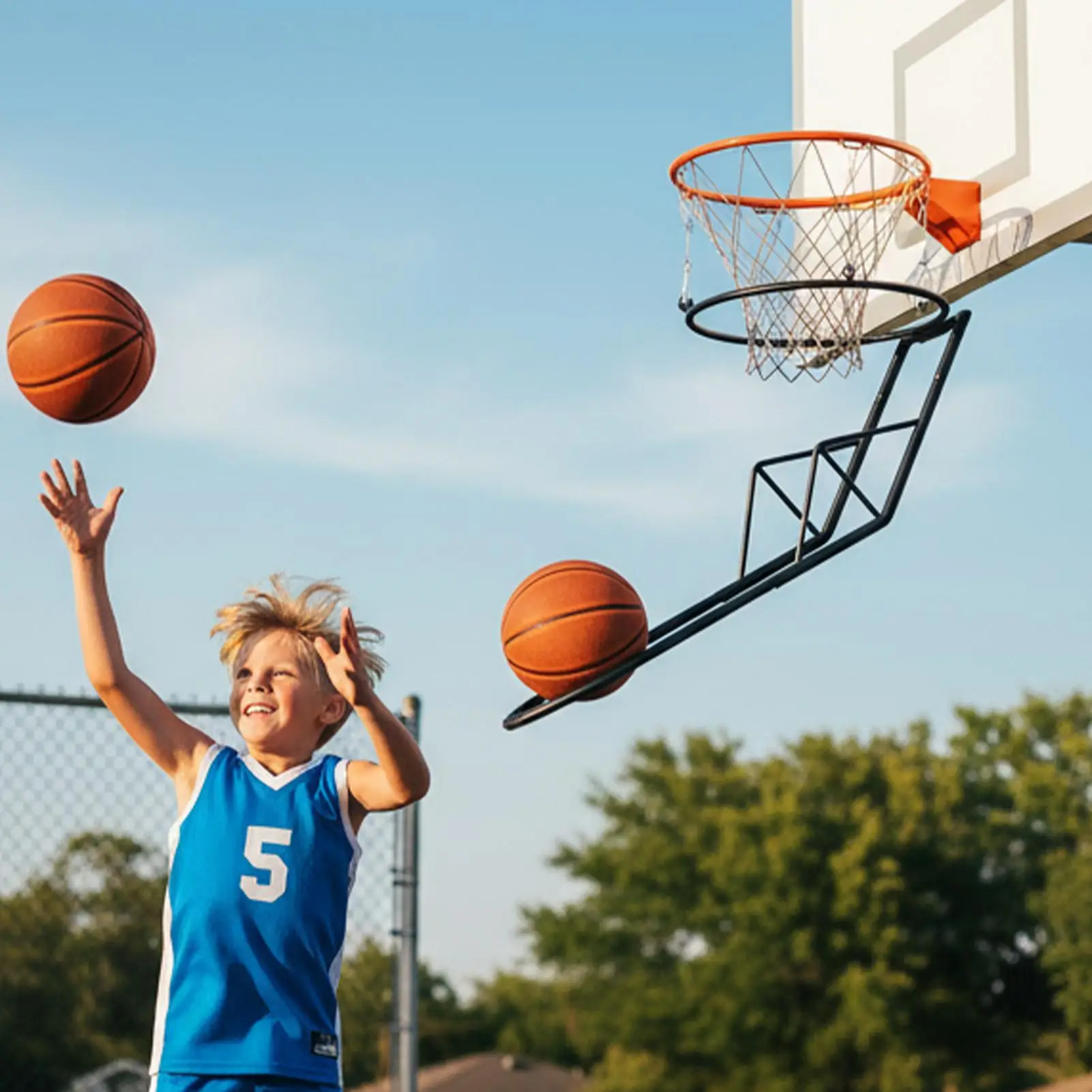 อุปกรณ์ฝึกซ้อมบาสเก็ตบอลแบบส่งลูกกลับ อุปกรณ์ฝึกซ้อมบาสเก็ตบอลแบบส่งลูกกลับ ทำจากเหล็ก สำหรับนักบาสเก็ตบอล