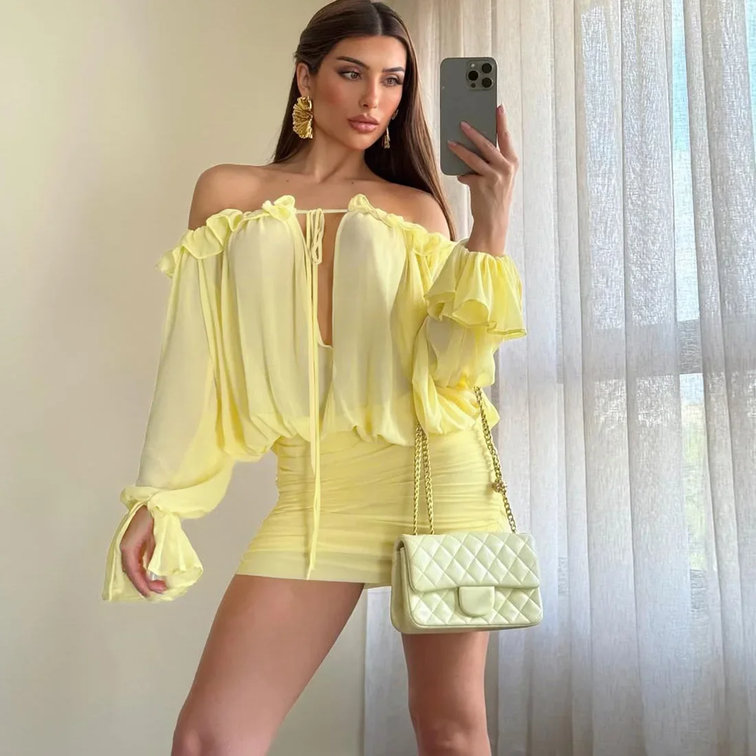 Mini robe froncée à volants jaunes pour femmes, élégante et Sexy, col Slash, épaules dénudées, manches longues évasées, tenue de soirée, Clubwear