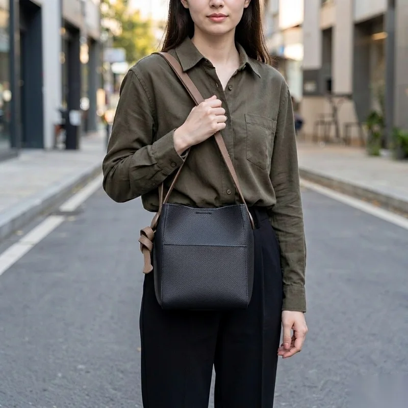 Women Grained Cowhide Drawstring Bucket Tote Bag with Wide Strap Ladies Travel Crossbody Handbag Female Soft Leather Purse 2026