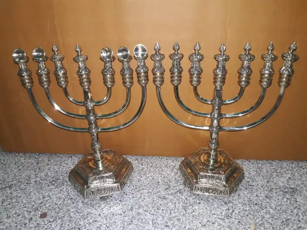 Vendite caldeMenorah israeliano in ottone massiccio |   Candelabrum