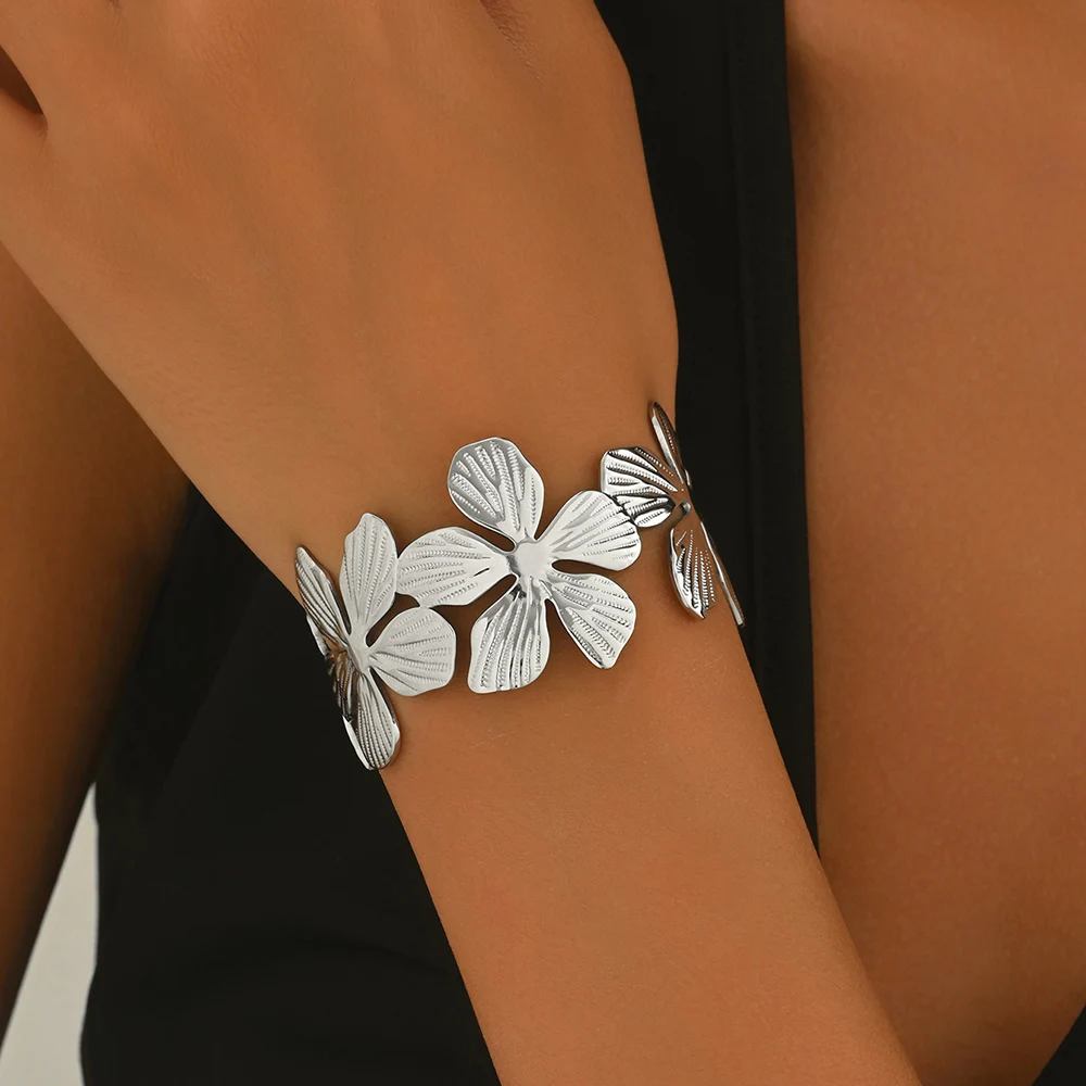 

18K Gold Plated Stainless Steel Floral Carved Mirror Bracelet Hypoallergenic Skin Safe Jewelry With Artisan Texture