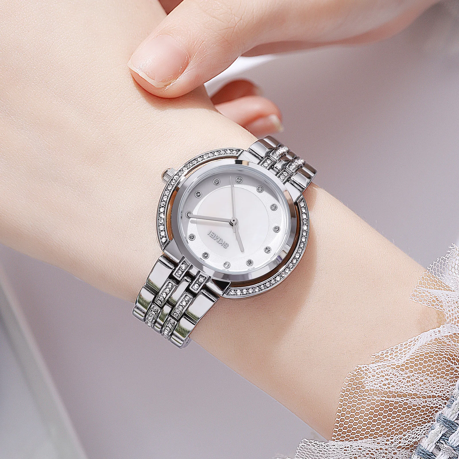 SKMEI-Reloj de cuarzo con diamantes de imitación para mujer, cronógrafo a la moda, resistente al agua, estilo lujoso, 1979