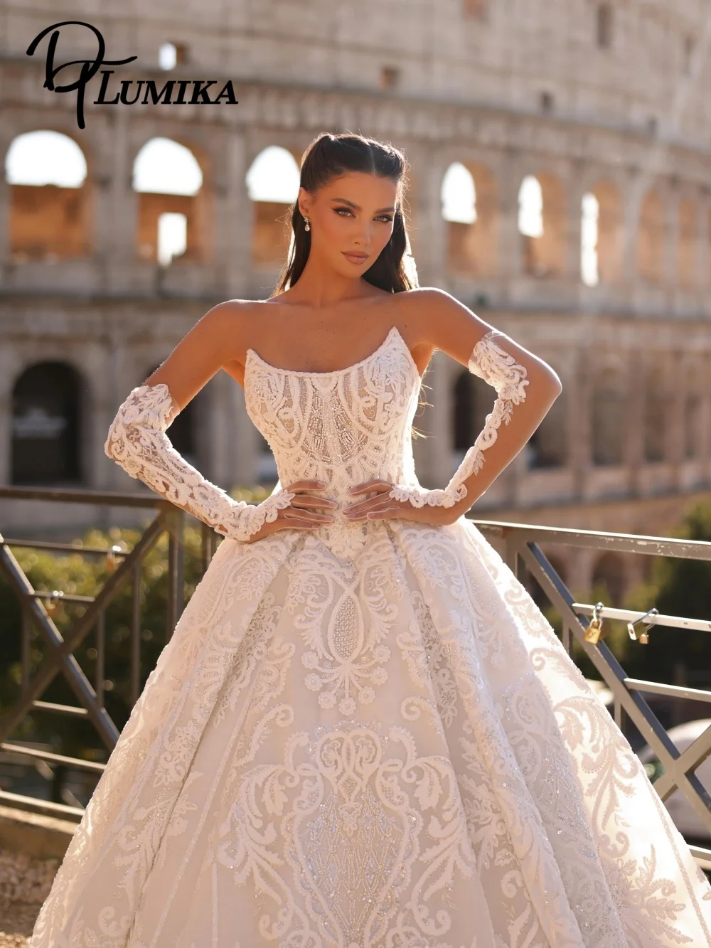 

Elegant Royal Wedding Dress Strapless Sweetheart Neckline Heavy Beaded Lace Applique Detachable Lace Sleeves Voluminous Skirt