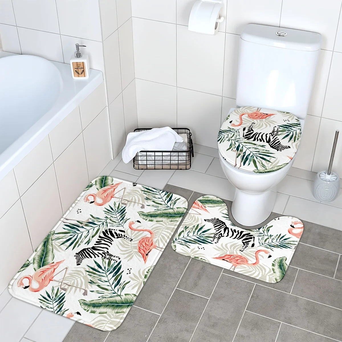 

Набор из 3 предметов на тему фламинго и зебры — нескользящая, машинная стирка полиэфирная ткань с контурными подушечками и чехлом на сиденье унитаза
