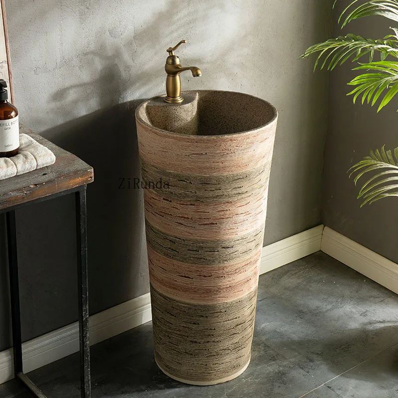 حوض بالوعة خارجي، حوض غسيل خارجي ذو عمود كبير