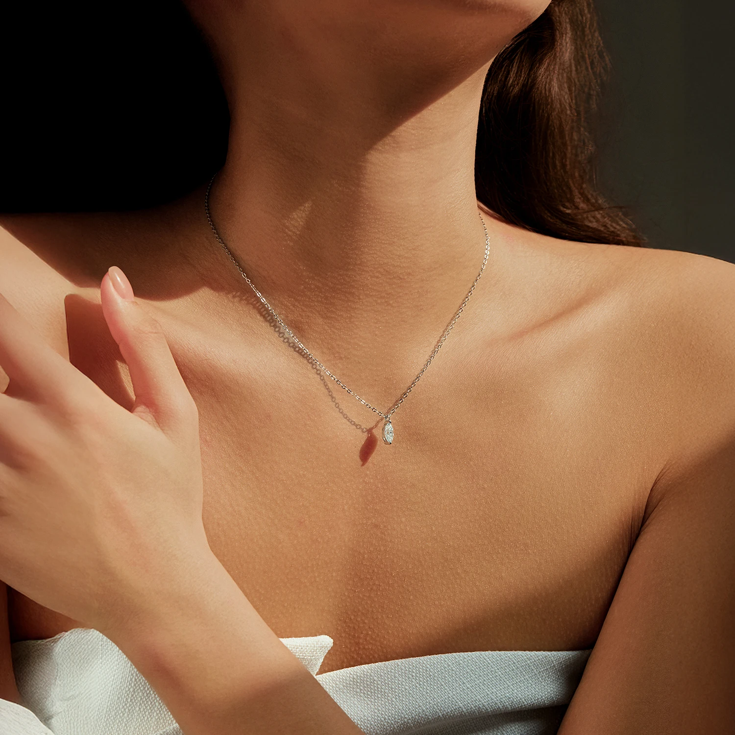 YANLOK 925 Sterling Silver Simple Sparkling Marquise Cut Moissanite Pendant Necklace For Women Daily OL Fine Jewelry