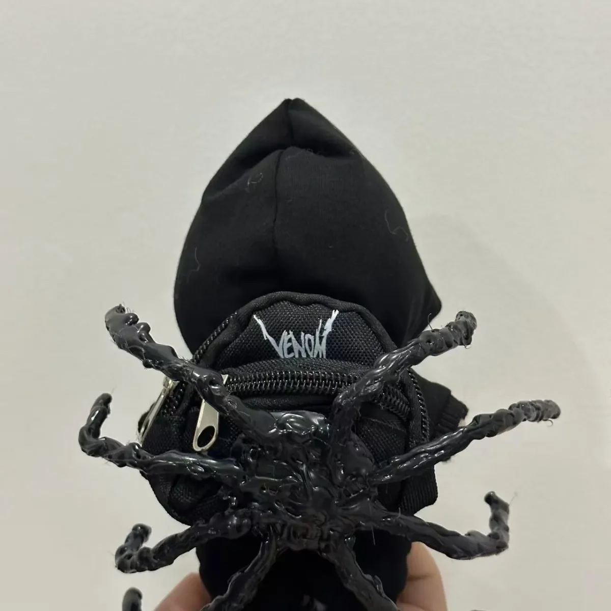 

Halloween Venom Style Outfit for 17cm Doll Clothes – Fits Labubu V1–V3, Dark Gothic Costume Full Set Replacement Toy Accessory