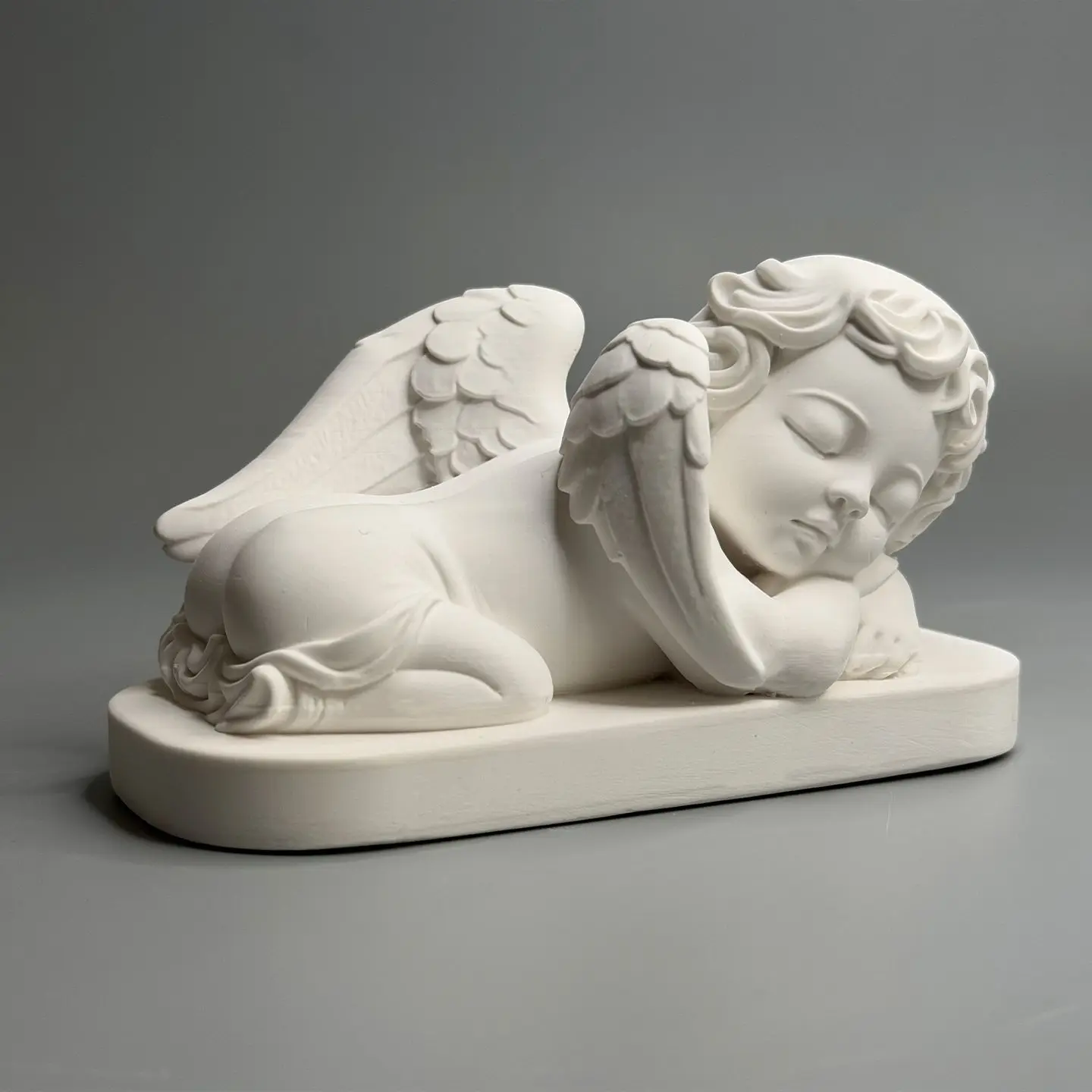 Angel sculpture, minimalist decorative piece, high-end light luxury plaster statue, home decoration.