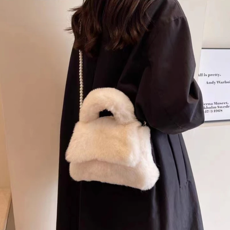 Plush Tote Bag for Women Faux Fur Autumn Winter Shoulder Bag Fluffy Handbags Purse Hobo Top Handbag Chain Furry Crossbody Bag