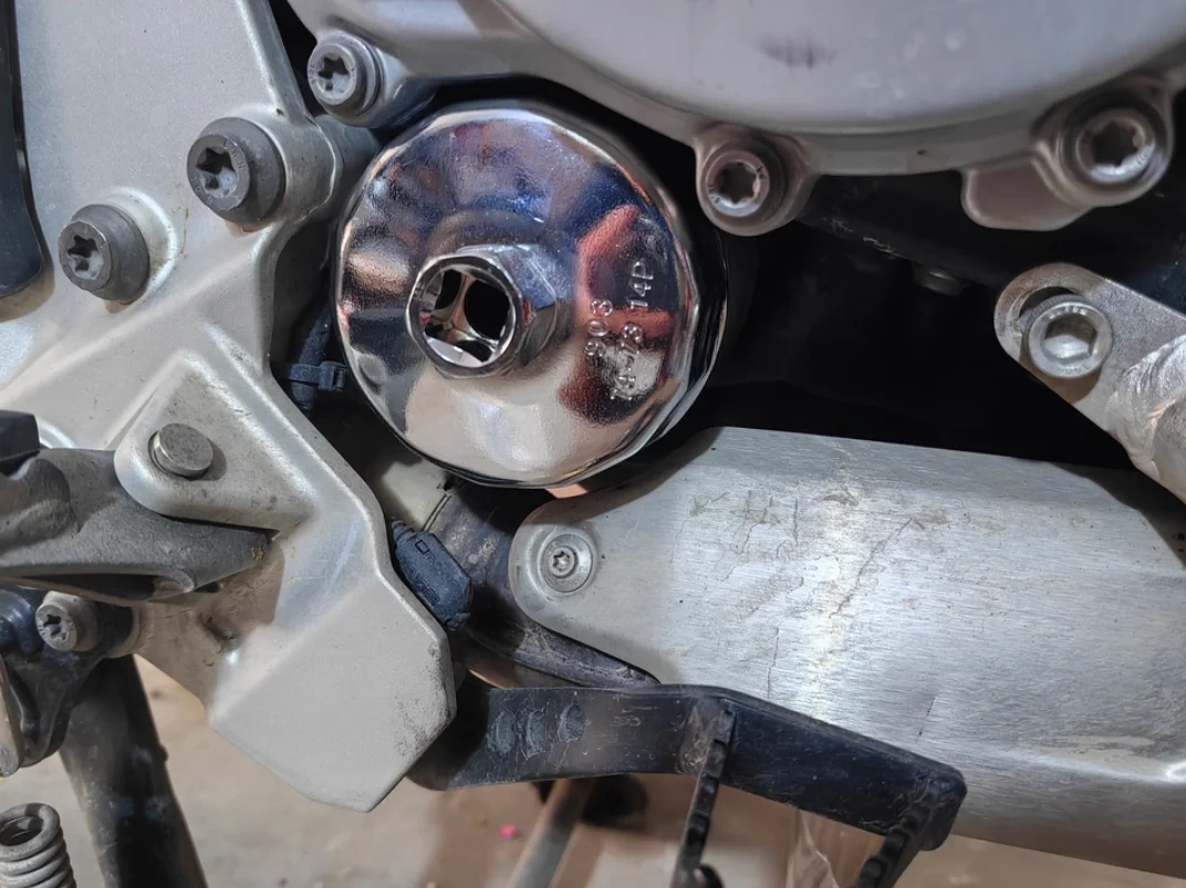For Triumph T100/T120/Bobber/Speedmaster Moto Oil Filter, Built-in Check Valve Prevent Dry Start