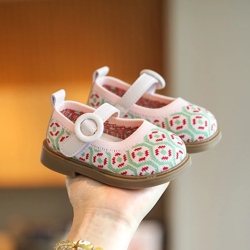 أحذية الفتيات لربيع وخريف 2026 أحذية المشي للأطفال مطبوعة أحذية الأميرة الصغيرة للأطفال أحذية رياضية مريحة قابلة للتنفس سهلة الارتداء