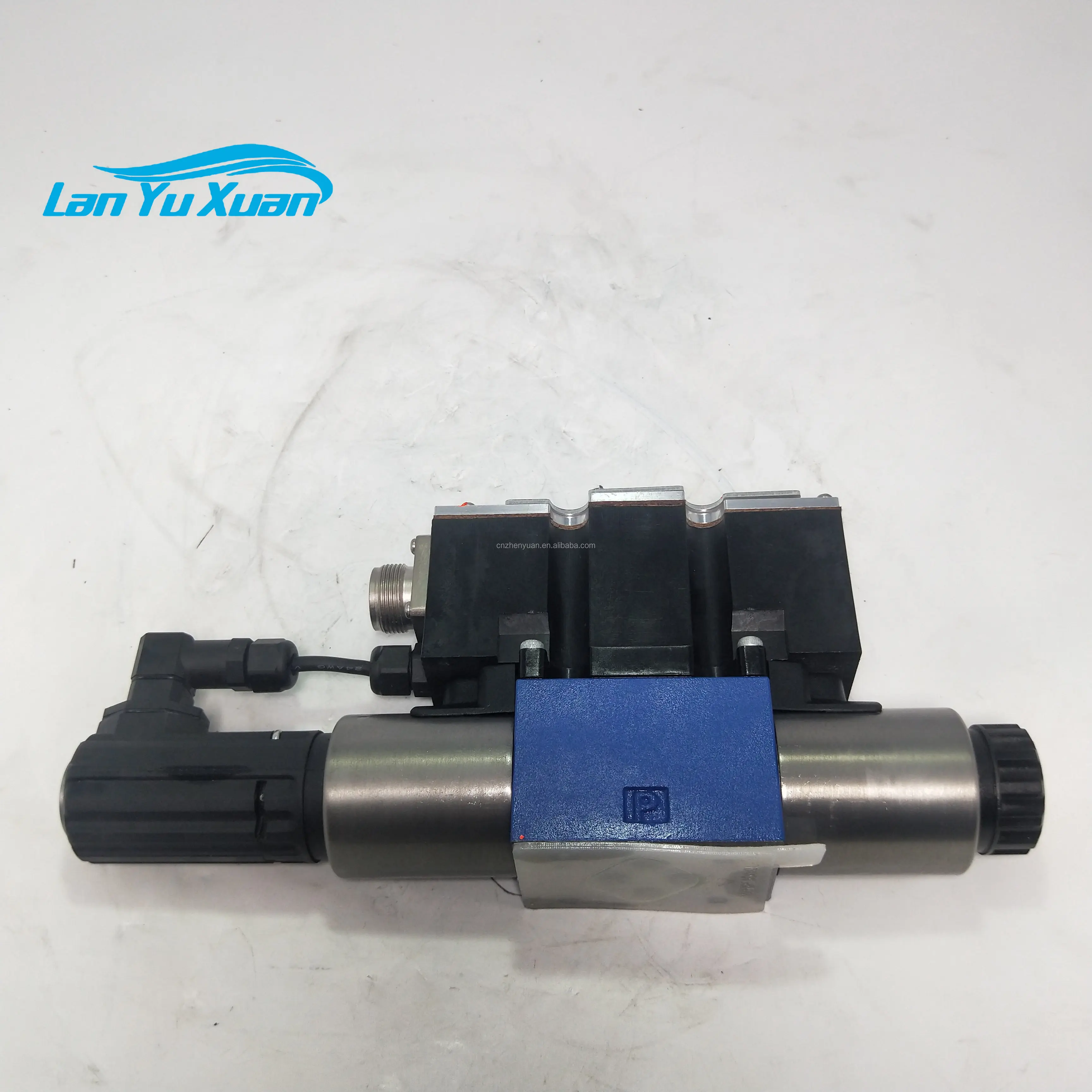 Original rexroth hydraulic valve 4WRE 4WREE 4WREE6E 4WREE6E08 4WREE6E08-24G24K31A1V-655 proportional directional control 