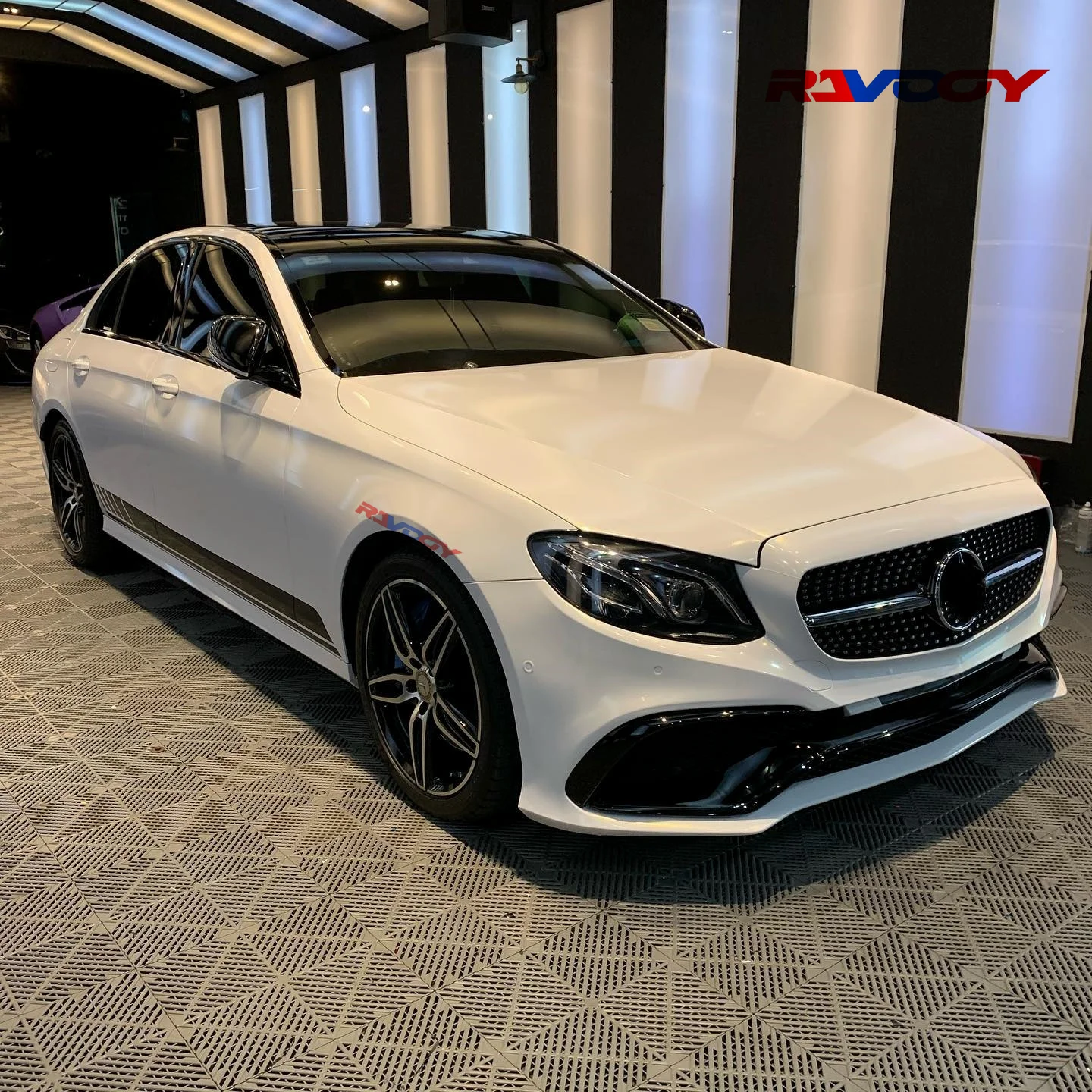 Glossy  purple powder self-adhesive car modification sticker,made of durable aluminum foil material and platinum vinyl film