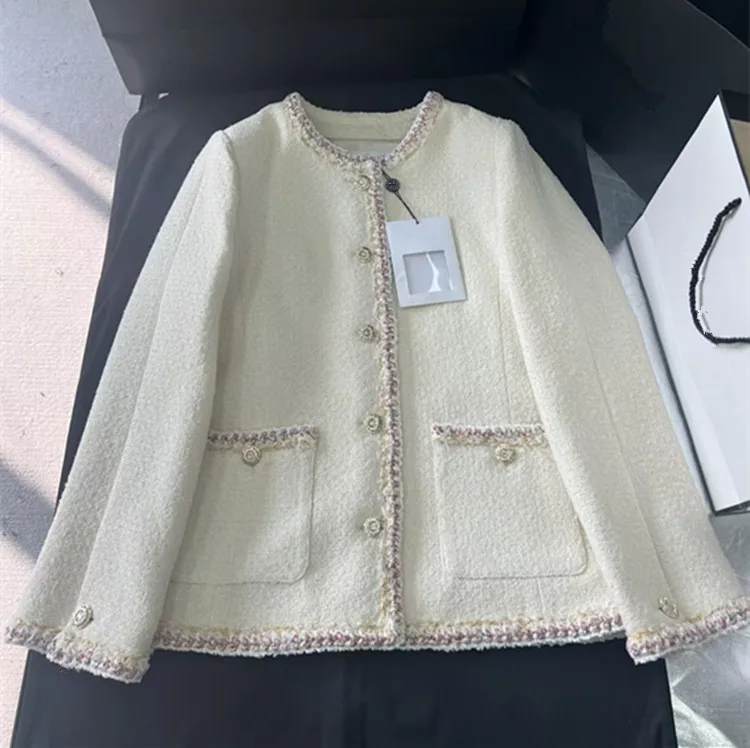 

Европейская и американская женская одежда по индивидуальному заказу, зима 2026, новые стили, однобортное бежевое твидовое пальто с длинными рукавами, юбка